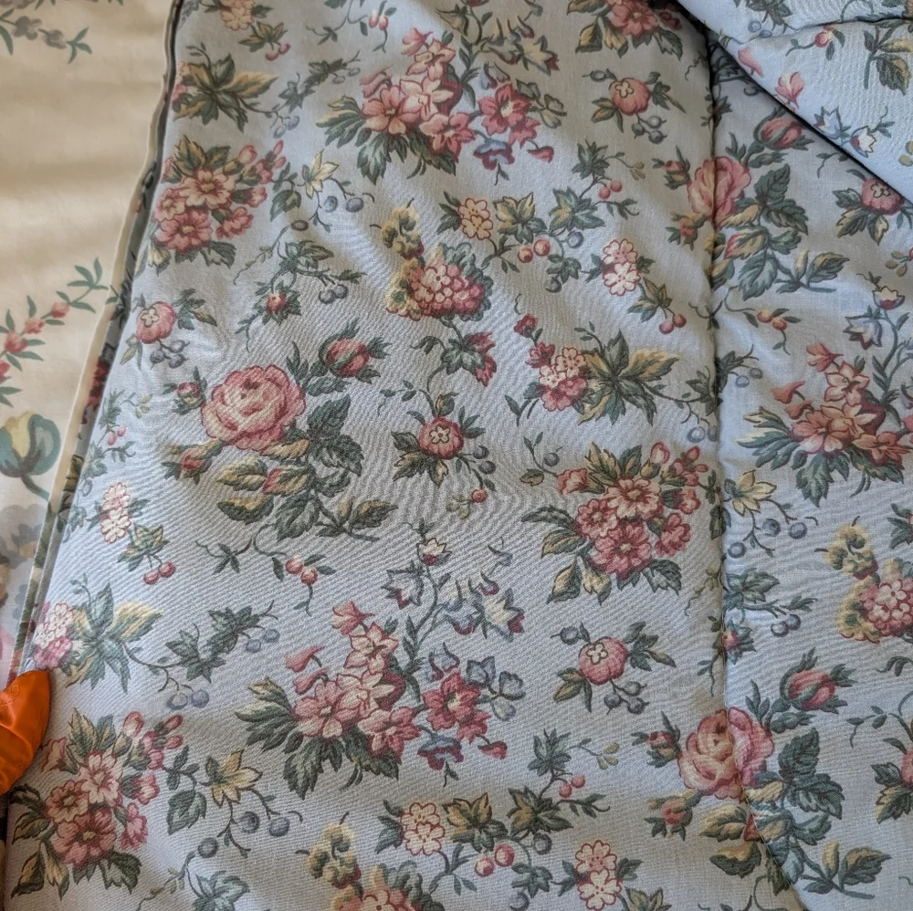 Liz Claiborne Liz at Home Reversible Cream Blue Floral Comforter Vintage 96x84